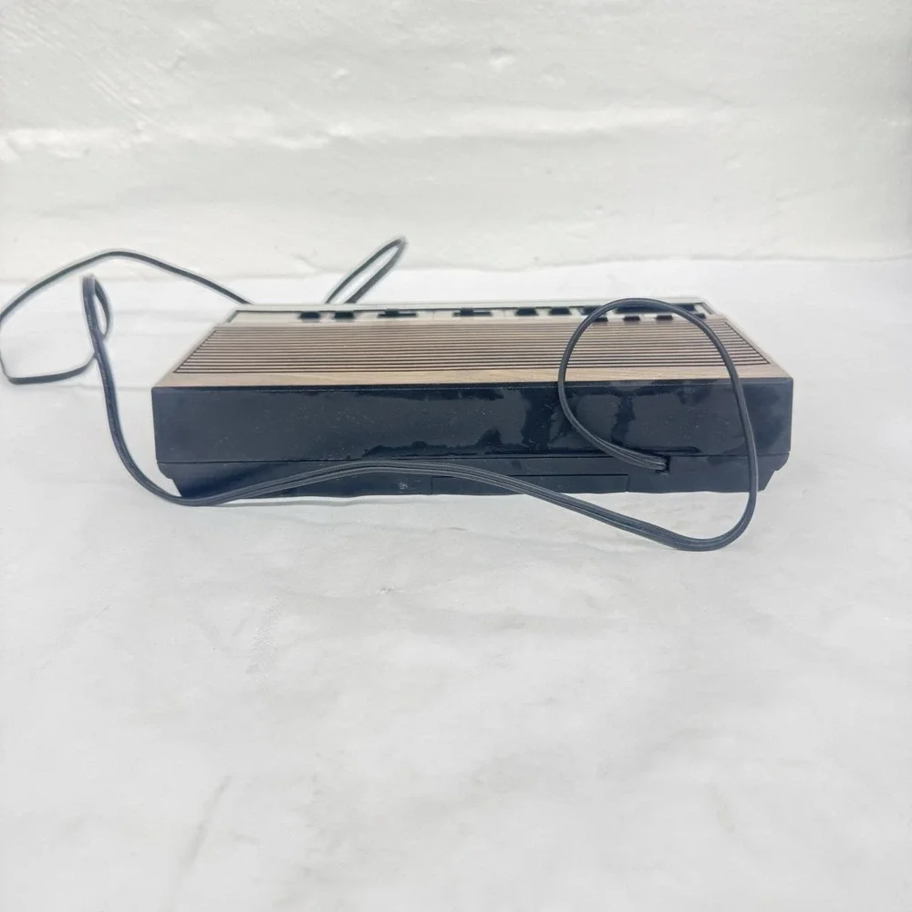 GE FM/AM Digital Alarm Clock Radio Woodgrain Battery Backup Tested Green Light